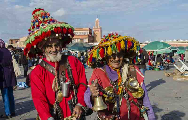 16 - Marruecos - Marrakech - plaza Jamaa el Fna - aguadores
